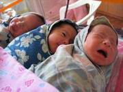 Аким области лично поздравил мать новорожденных девочек-тройняшек