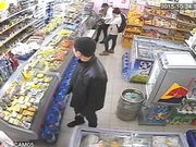Ограбление магазина в Актау попало на видео