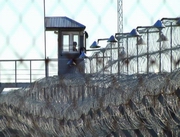 Сотрудник изолятора осужден за организацию свиданий между заключенными в Караганде