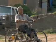 Необычный трехколесный велосипед изобрел пенсионер из ВКО