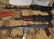 В Шымкенте задержали группу торговцев оружием