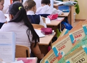 Можно ли собирать деньги в школах на канцтовары и подарок учителю, разъяснили в Алматы