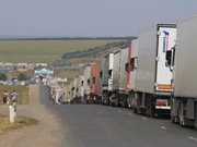 Водители фур заблокировали дорогу на границе России и Казахстана