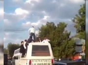 Водителя наказали за парня на крыше Hummer в Алматинской области