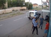 Драка полицейских и задерживаемых попала на видео в Павлодаре