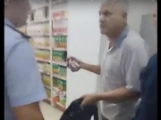 Наказали полицейского, который выставил покупателя из супермаркета во время визита премьер-министра