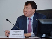 Не превращать кабинеты в музеи подарков попросил павлодарских чиновников Алик Шпекбаев