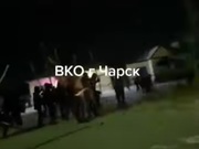 Массовая драка вооруженных палками мужчин попала на видео в ВКО