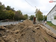 В Павлодаре без разрешения ломали асфальт и рыли землю
