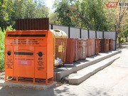 Павлодарка украла мусорный контейнер у мастерской