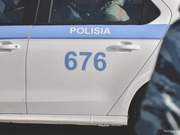 Вымогавших на трассе у иностранцев 40 тысяч рублей полицейских ищут в Карагандинской области