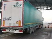 Сотни грузовиков застряли на границе Казахстана с Китаем