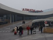 Появилось видео, как мародеры грабили магазин в аэропорту Алматы