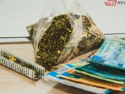 Свертки с серо-зеленым веществом нашли в рюкзаке у павлодарца