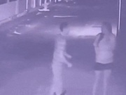 Полицейский в Шымкенте пытался оправдать нападавшего с ножом из-за короткой одежды жертвы(Видео)