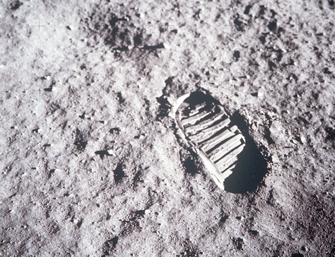     .    Apollo 11. ,  NASA  ,        ( NASA).