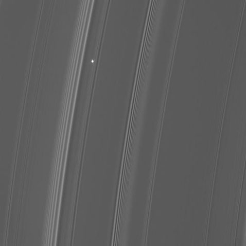   :     ,  Cassini   ,      358   ( NASA).