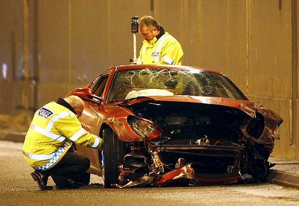 Криштиану Роналду, «Бриллиантовый мяч» и разбитый автомобиль Ferrari
