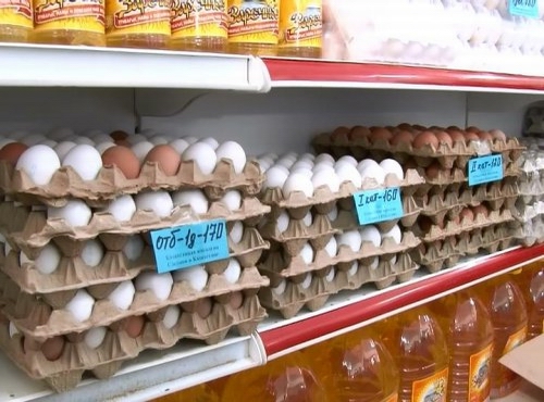 Десяток Яиц Стоит В Магазине
